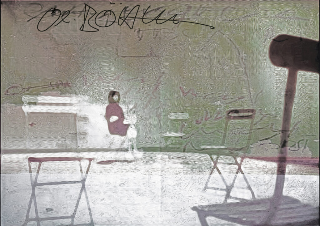 Abstrakte urbane Szene „Promenade“ von Olli Boehm: helle Promenade mit Bänken und kleiner stehender Figur, grün-grauer Hintergrund mit wirbelnder Textur und dunklem Pfosten rechts, Mixed-Media-Fotokunst.