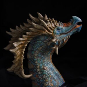 „Enshareth – Water Variant“ von Winton Afrić, Einzelstück (nicht Teil einer Edition), Handveredelte Unikat-Kunstskulptur (Resin/Kunstharz)ca. 25 cm Höhe, ca. 0, 3 kg Gewicht – Skulptur bei Favori Art