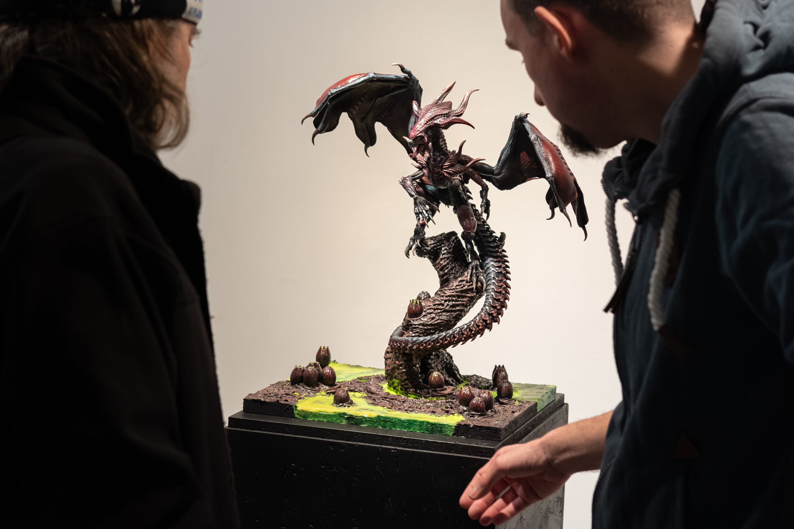 Atelierbesuch statt Vernissage: Wie man Künstler:innen direkt kennenlernt