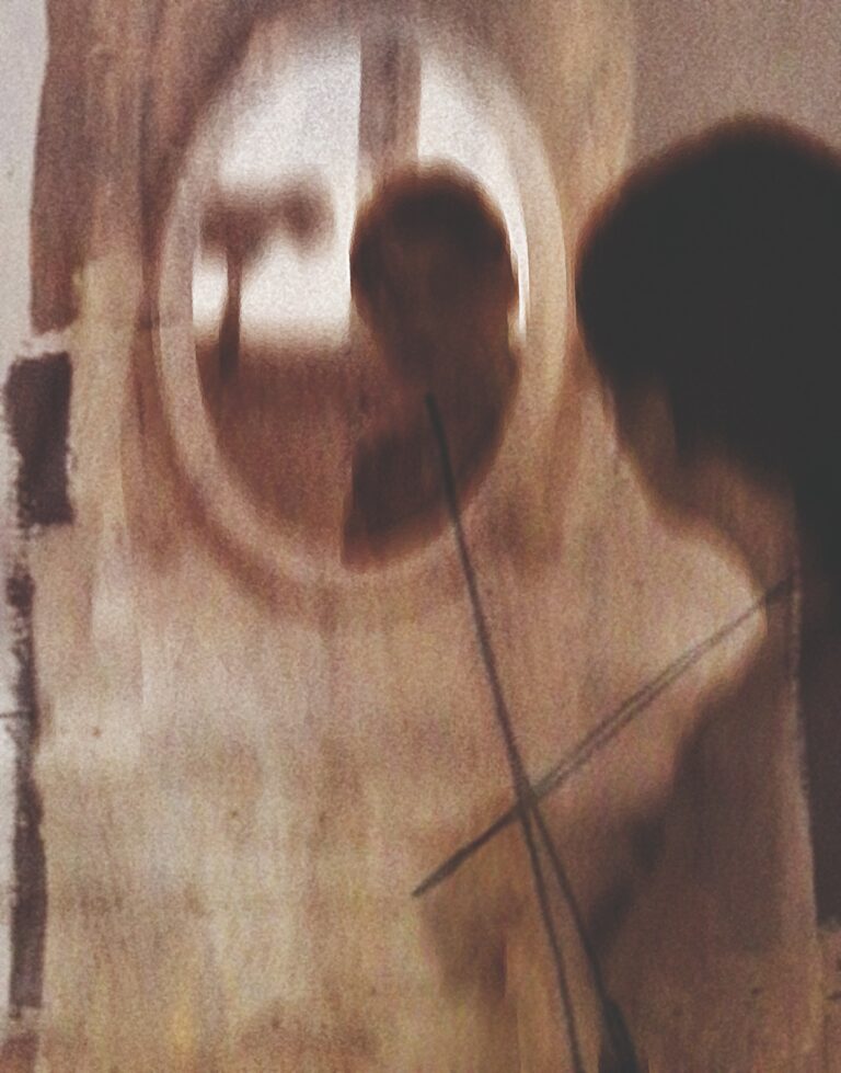 „In the mirror“ von Olli Boehm, Übermalte Fotografie auf Leinwand, 160 x 120 cm – Fotografie / Mixed Media bei Favori Art